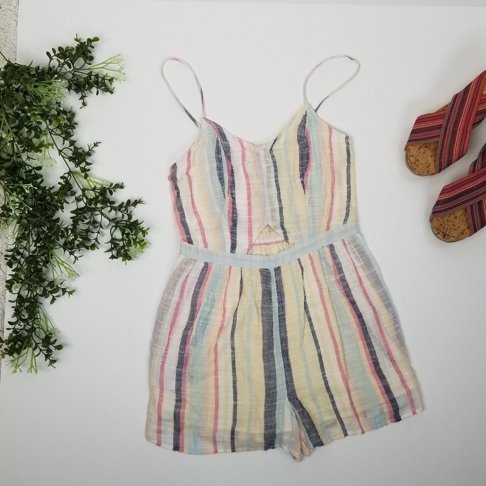 True Craft | White Striped Sleeveless Short Romper - Picture 4 of 5